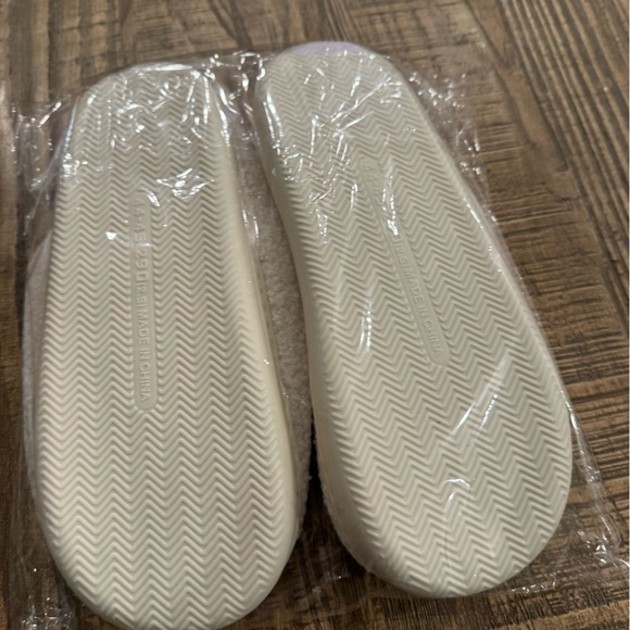 Sundream Shell Slippers. - Picture 2 of 3